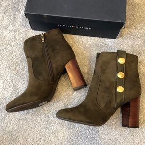 NWT Tommy Hilfiger Domain ankle boots Olive